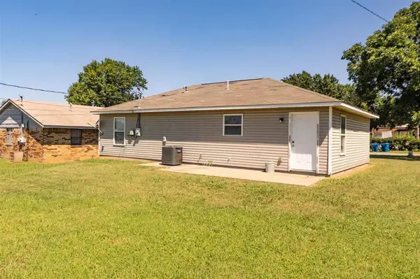 1015 E Greenlee St, Cushing, OK 74023
