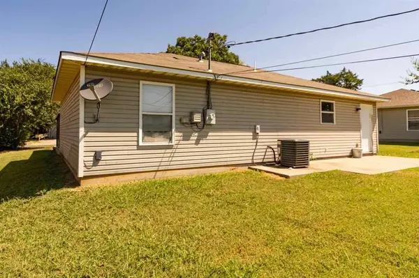 1015 E Greenlee St, Cushing, OK 74023