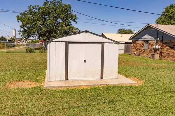 1015 E Greenlee St, Cushing, OK 74023