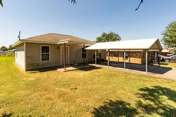 1015 E Greenlee St, Cushing, OK 74023