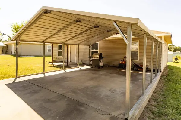 1015 E Greenlee St, Cushing, OK 74023