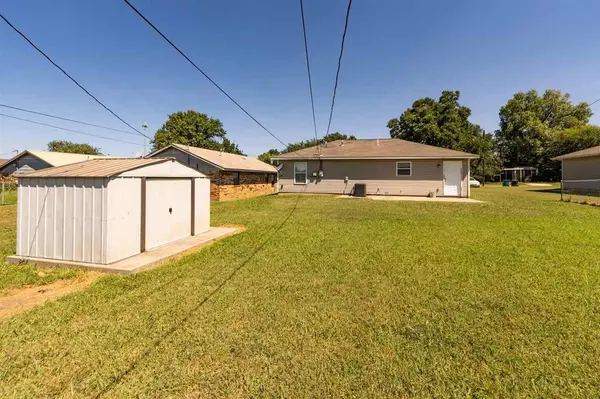 1015 E Greenlee St, Cushing, OK 74023