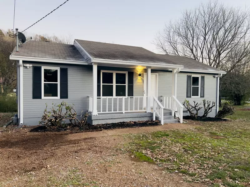 1500 Fall Dr, Nashville, TN 37207-1033