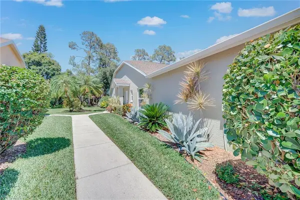 5754 Greenwood CIR #59, Naples, FL 34112