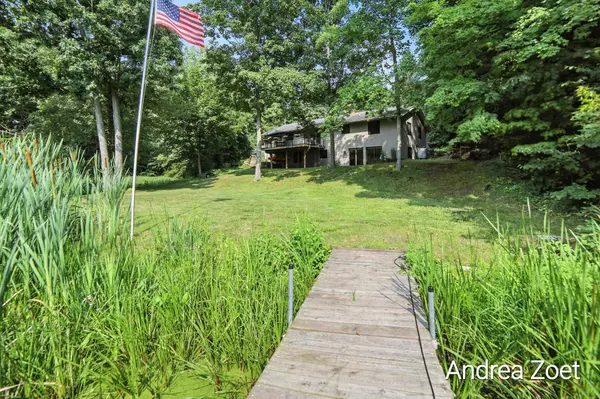 8300 Arapaho SE Trail, Alto, MI 49302