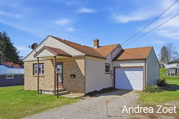 471 4th Avenue, Lake Odessa, MI 48849