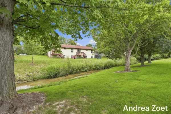 5773 Leisure South SE Drive, Kentwood, MI 49548