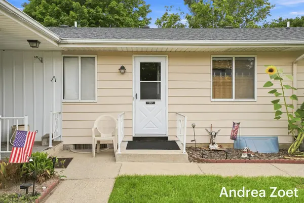 5773 Leisure South SE Drive, Kentwood, MI 49548