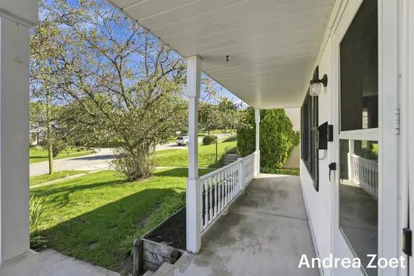 1044 Lockridge NE Drive, Grand Rapids, MI 49505