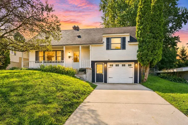 1044 Lockridge NE Drive