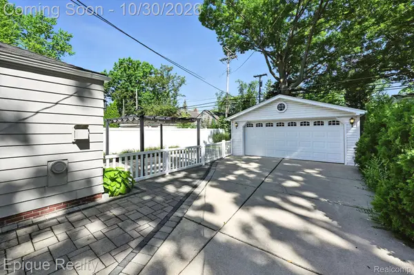 32210 W Chicago ST, Livonia, MI 48150