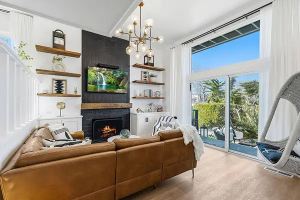 37 La Playa ST 37, Monterey, CA 93940