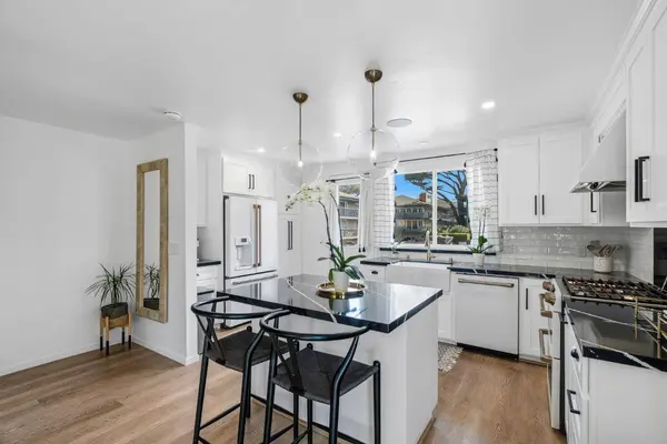 37 La Playa ST 37, Monterey, CA 93940