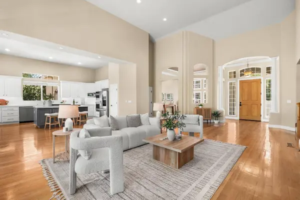 961 Oak Creek CT, Hollister, CA 95023