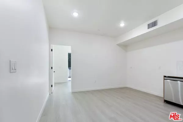 1124 S Normandie Ave, Los Angeles, CA 90006