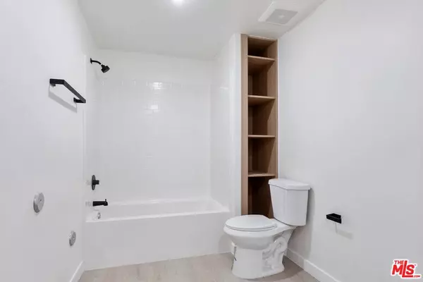 1124 S Normandie Ave, Los Angeles, CA 90006