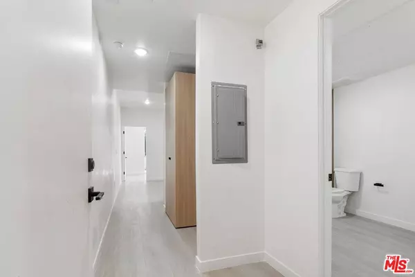 1124 S Normandie Ave, Los Angeles, CA 90006