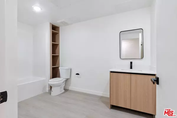 1124 S Normandie Ave, Los Angeles, CA 90006