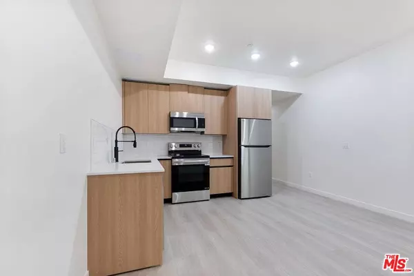 1124 S Normandie Ave, Los Angeles, CA 90006