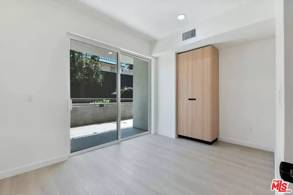 1124 S Normandie Ave, Los Angeles, CA 90006