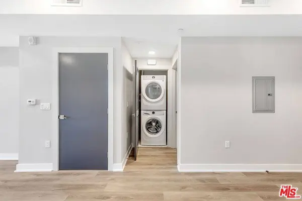 11050 Hartsook #306, North Hollywood, CA 91601