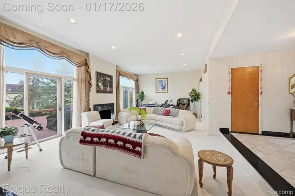 2029 Birchwood WAY, Bloomfield Hills, MI 48302