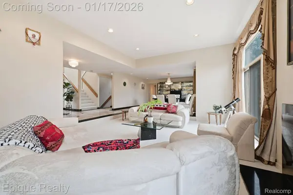 2029 Birchwood WAY, Bloomfield Hills, MI 48302