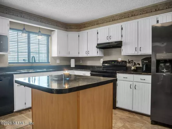 135 ASHLEY LAKE DR, Melrose, FL 32666