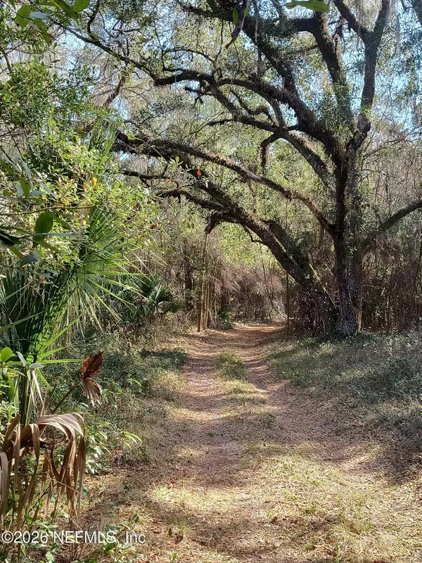 000 FIRST ST, Hawthorne, FL 32640