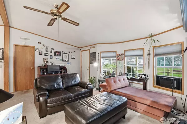 298 Holly DR #273, Enumclaw, WA 98022