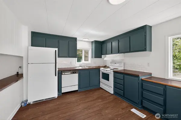 206 E Rain ST, Ocean Shores, WA 98569