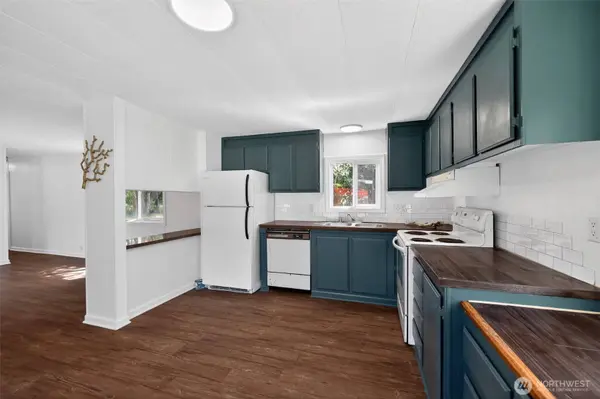 206 E Rain ST, Ocean Shores, WA 98569