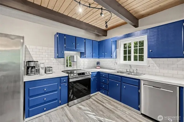 221 N Trail Head LOOP, Lilliwaup, WA 98555