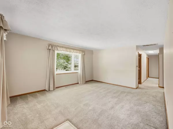 7215 Kimberly LN, Plainfield, IN 46168