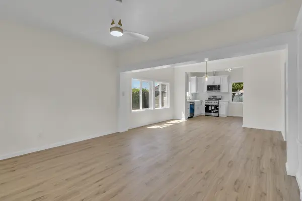345 S 37th St, Richmond, CA 94804-3233
