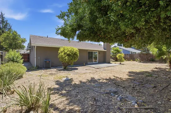 14 Cache River CIR, Sacramento, CA 95831