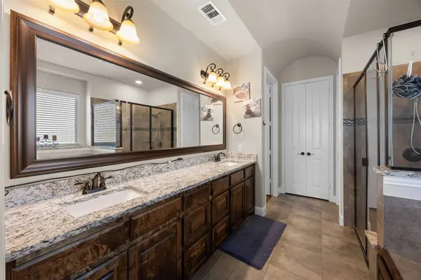 8871 Etta CT, Waxahachie, TX 75167