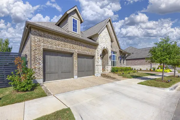 2055 Spotted Fawn DR, Arlington, TX 76005