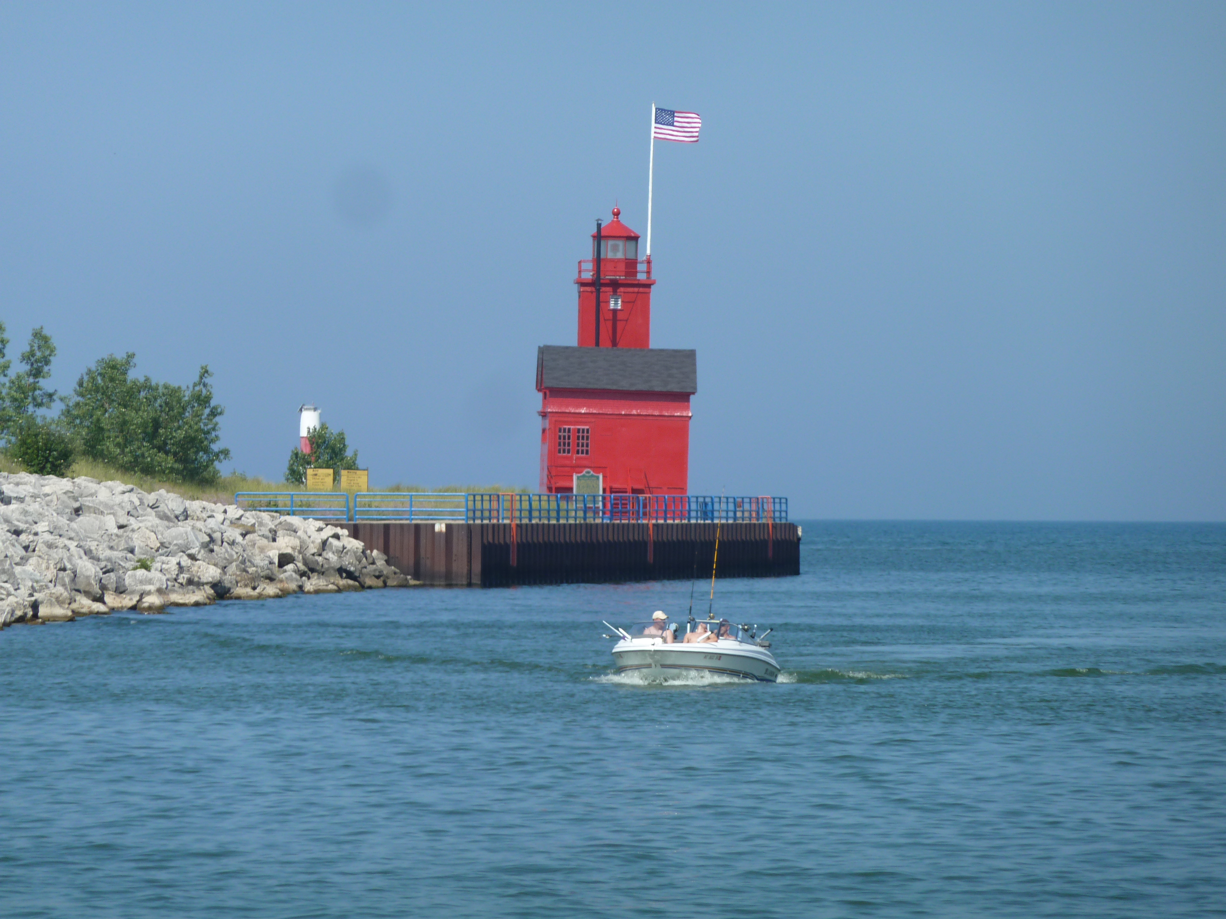 Big_Red_Lighthouse_in_Holland,_MI