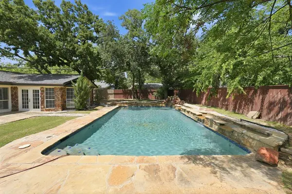 1108 Billie Ruth Lane, Hurst, TX 76053