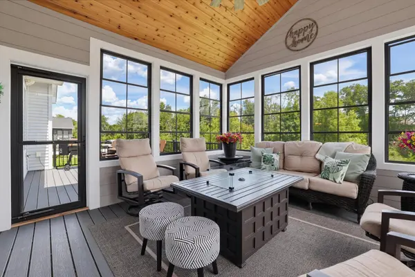977 Pheasant RUN S, Circle Pines, MN 55014