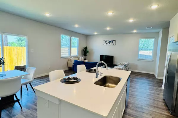 5935 W Hausman Road RD #1, San Antonio, TX 78249