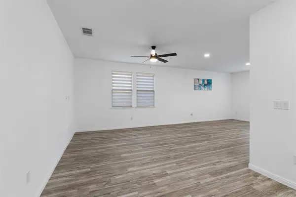 512 Twisted Oaks LN, Buda, TX 78610