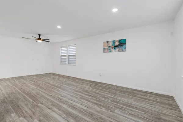 512 Twisted Oaks LN, Buda, TX 78610