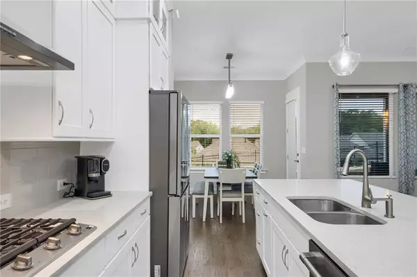 6956 River Rock DR, Flowery Branch, GA 30542