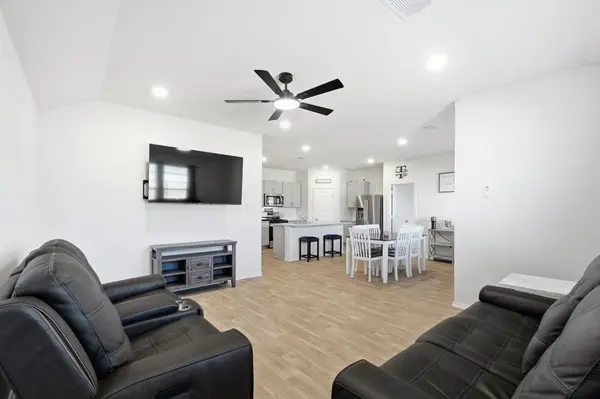 425 Lancebill Drive, Lockhart, TX 78644
