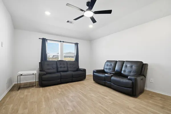 425 Lancebill Drive, Lockhart, TX 78644