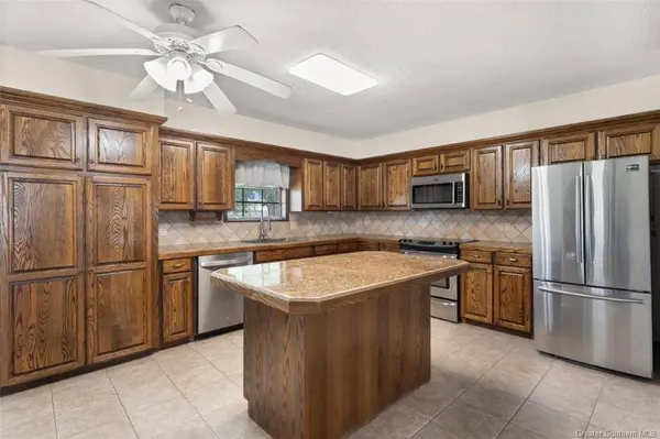 6818 Sun Meadow LN, Lake Charles, LA 70605