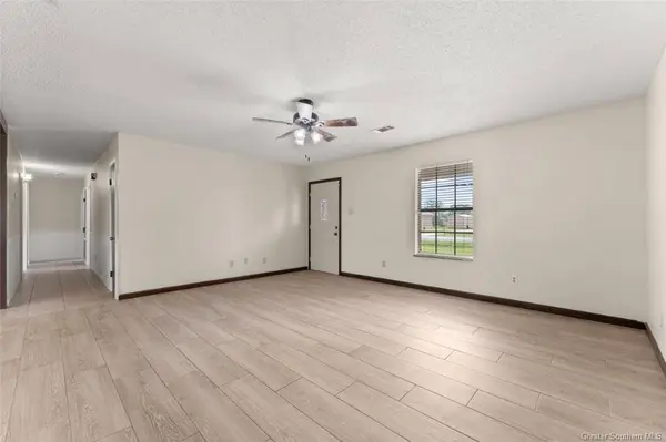 6818 Sun Meadow LN, Lake Charles, LA 70605