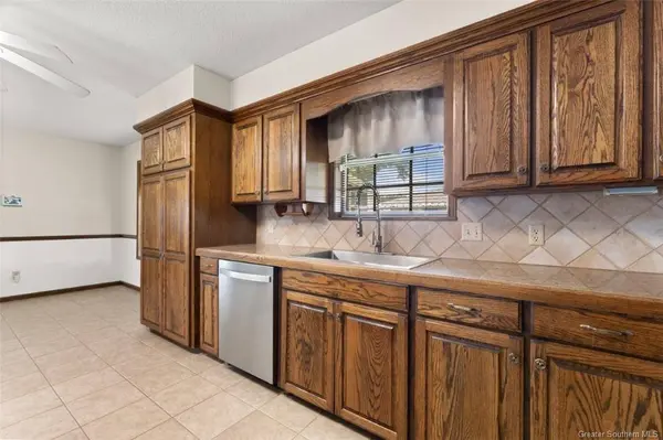 6818 Sun Meadow LN, Lake Charles, LA 70605